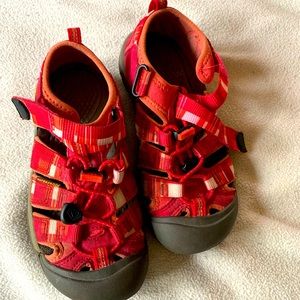 Big kids size 2 keen sandals